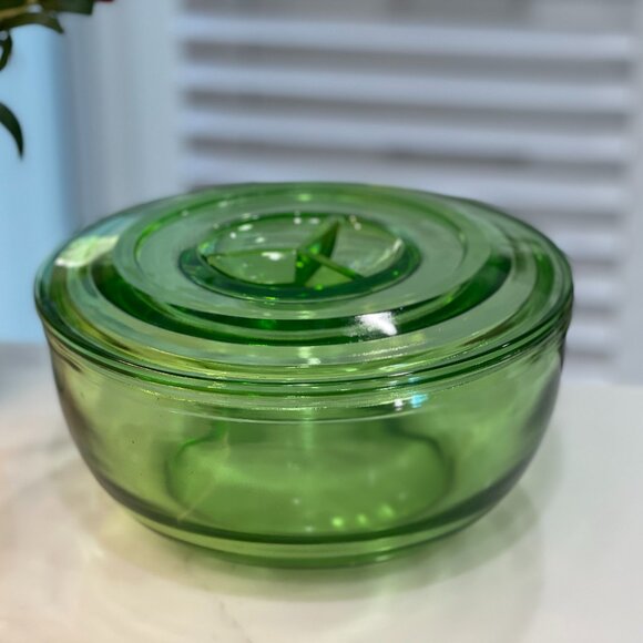 Museum-Quality Uranium Glass Refrigerator Bowl w Star lid, Vtg. Radiance Capsule - Picture 1 of 16